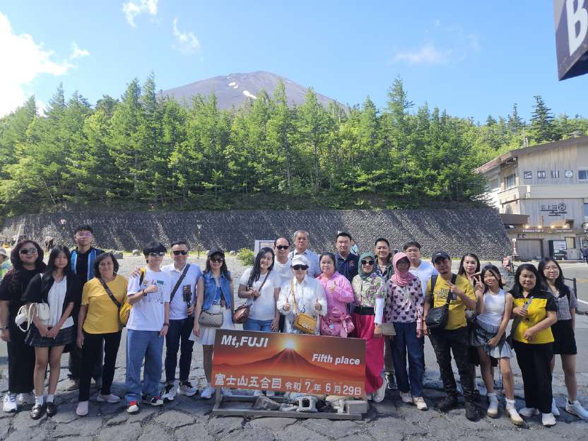 Mount Fuji 5th Station Group Tour
