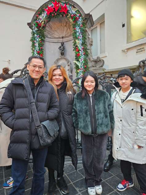Manneken Pis Festive Winter Stroll